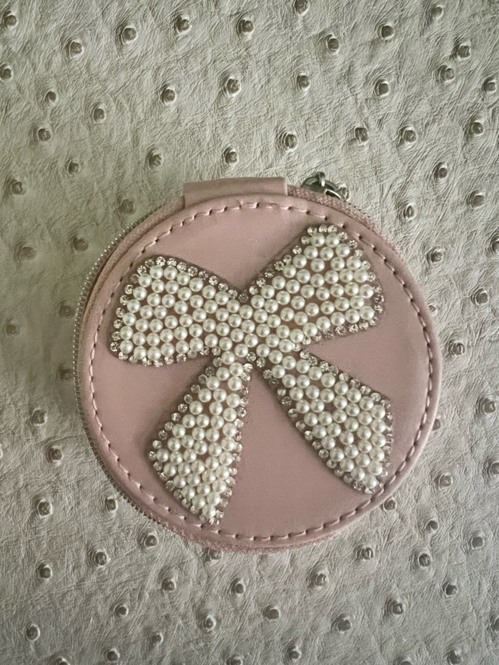 Pearl Bow Pink Round Travel Size Jewelry Holder